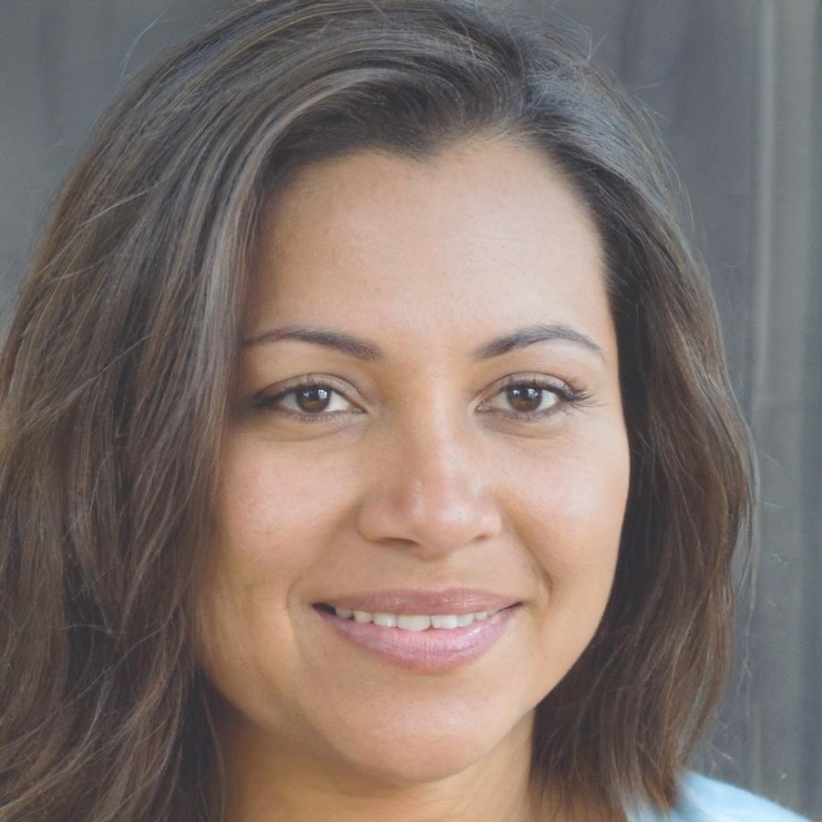 Maria Santos, Analista Financeira